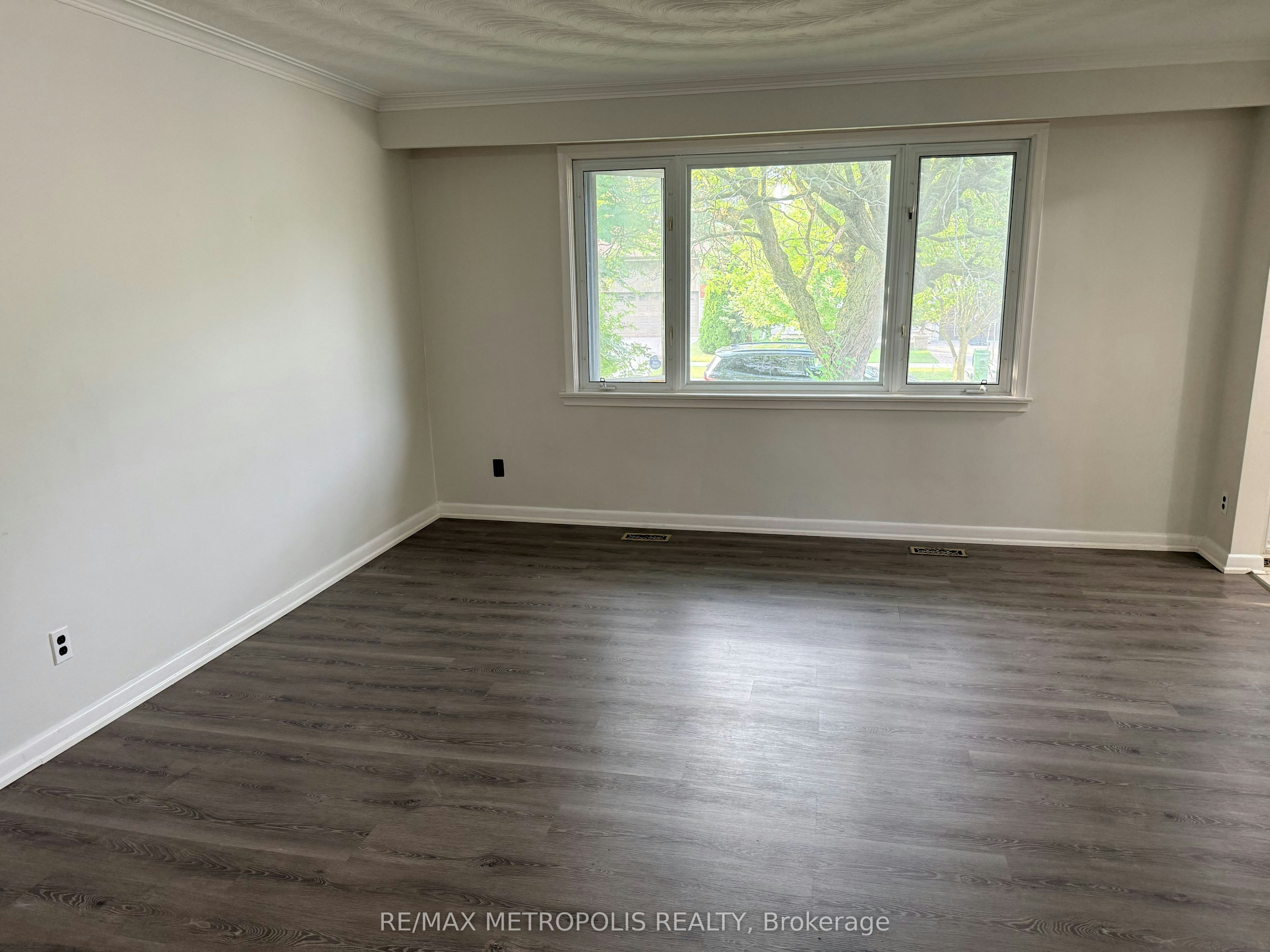 Main-359 Patricia Avenue, Toronto, ON, M2R 2M8 - 2
