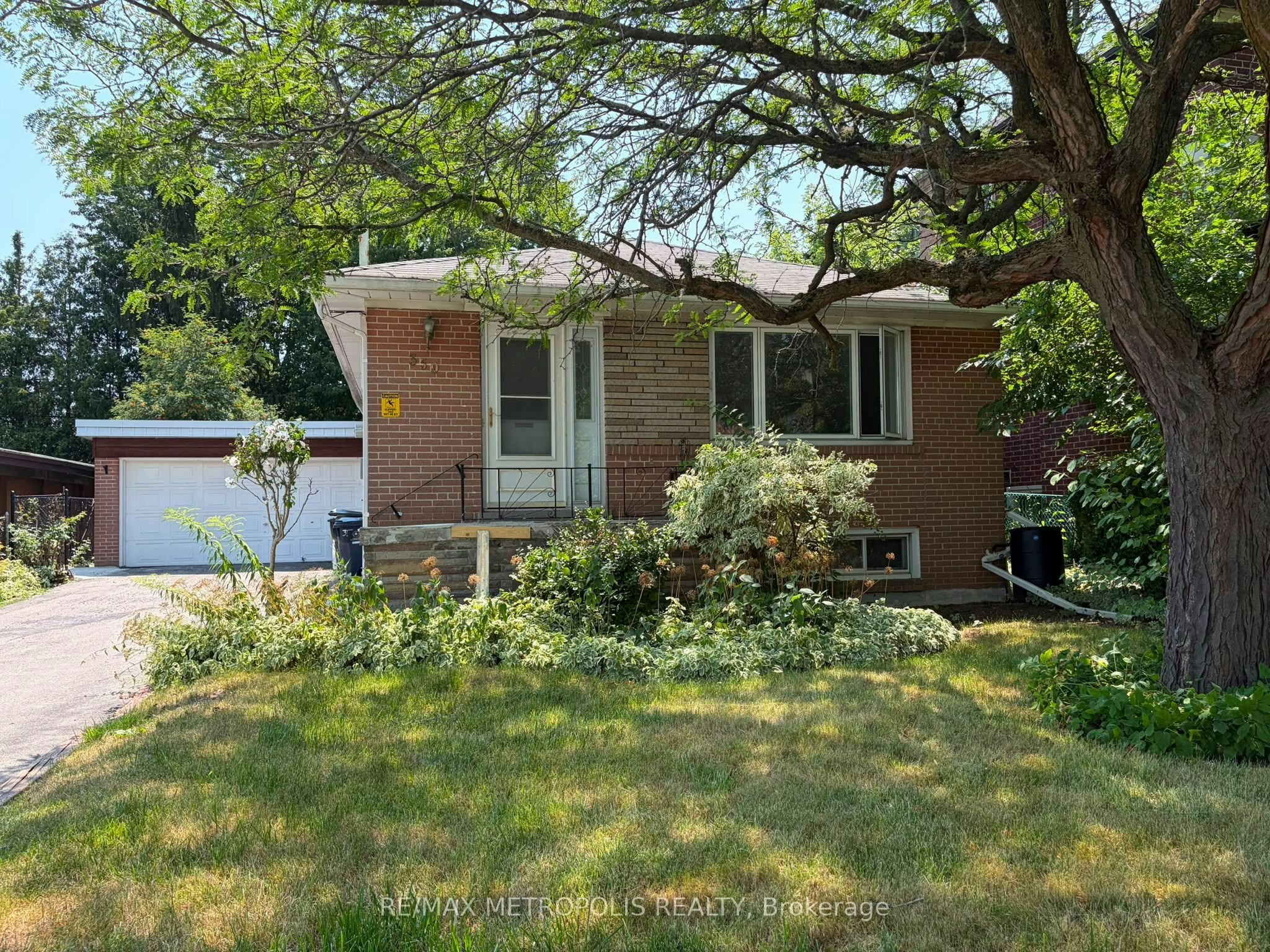 Main-359 Patricia Avenue, Toronto, ON, M2R 2M8