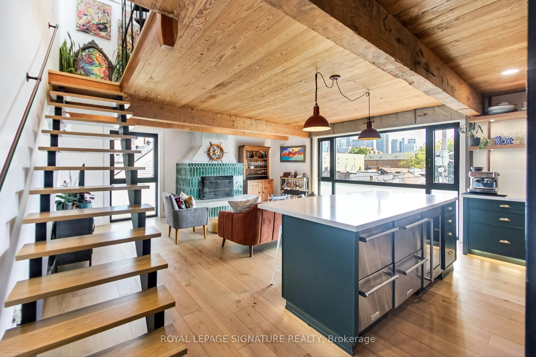 Upper-6 Littlehayes Lane, Toronto, ON, M5T 1L8