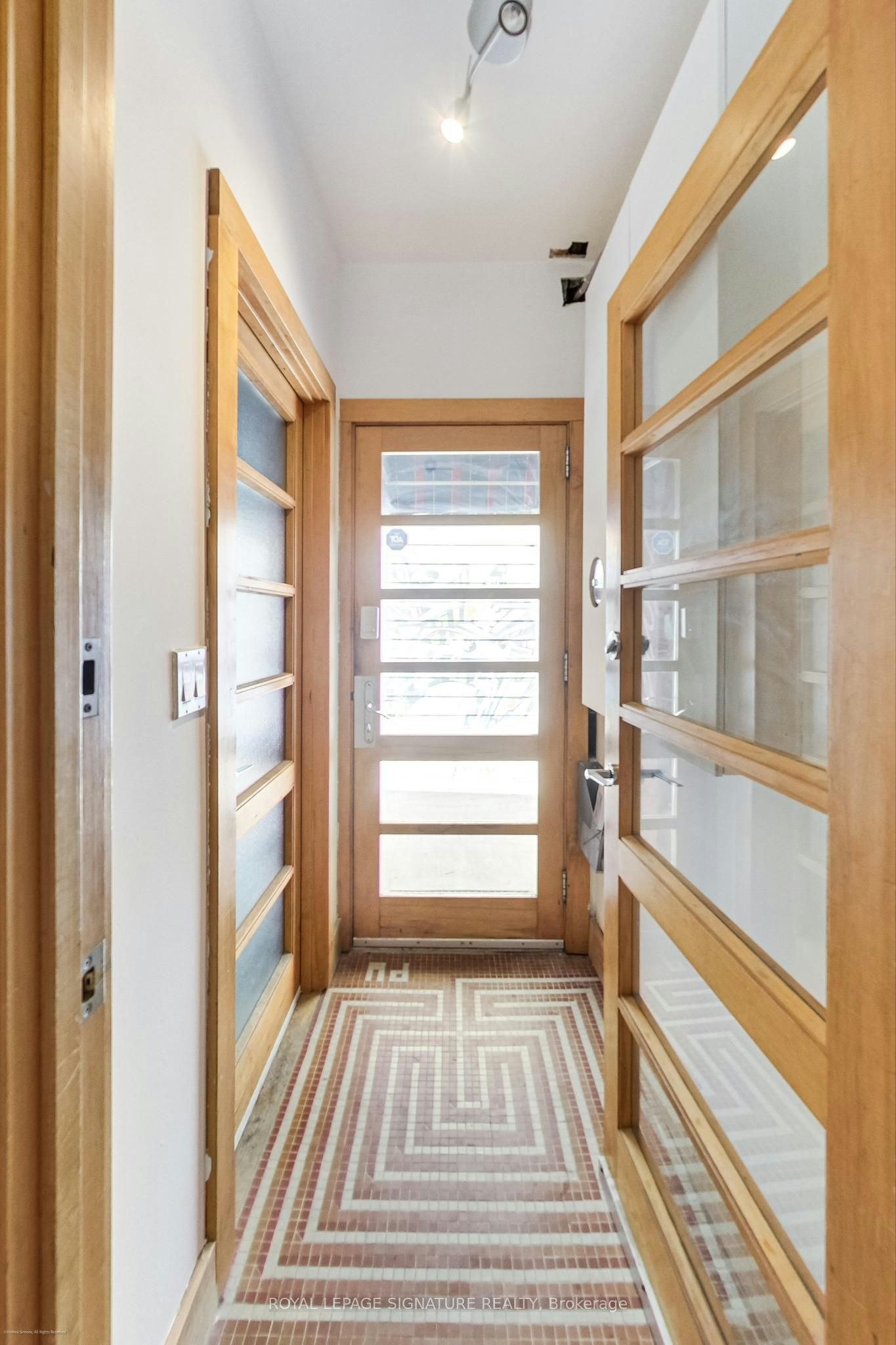 Upper-6 Littlehayes Lane, Toronto, ON, M5T 1L8 - 34