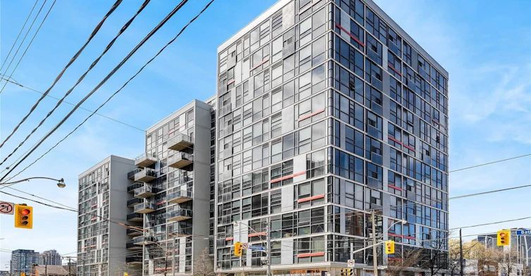 205-60 Bathurst Street, Toronto, ON, M5V 2P4