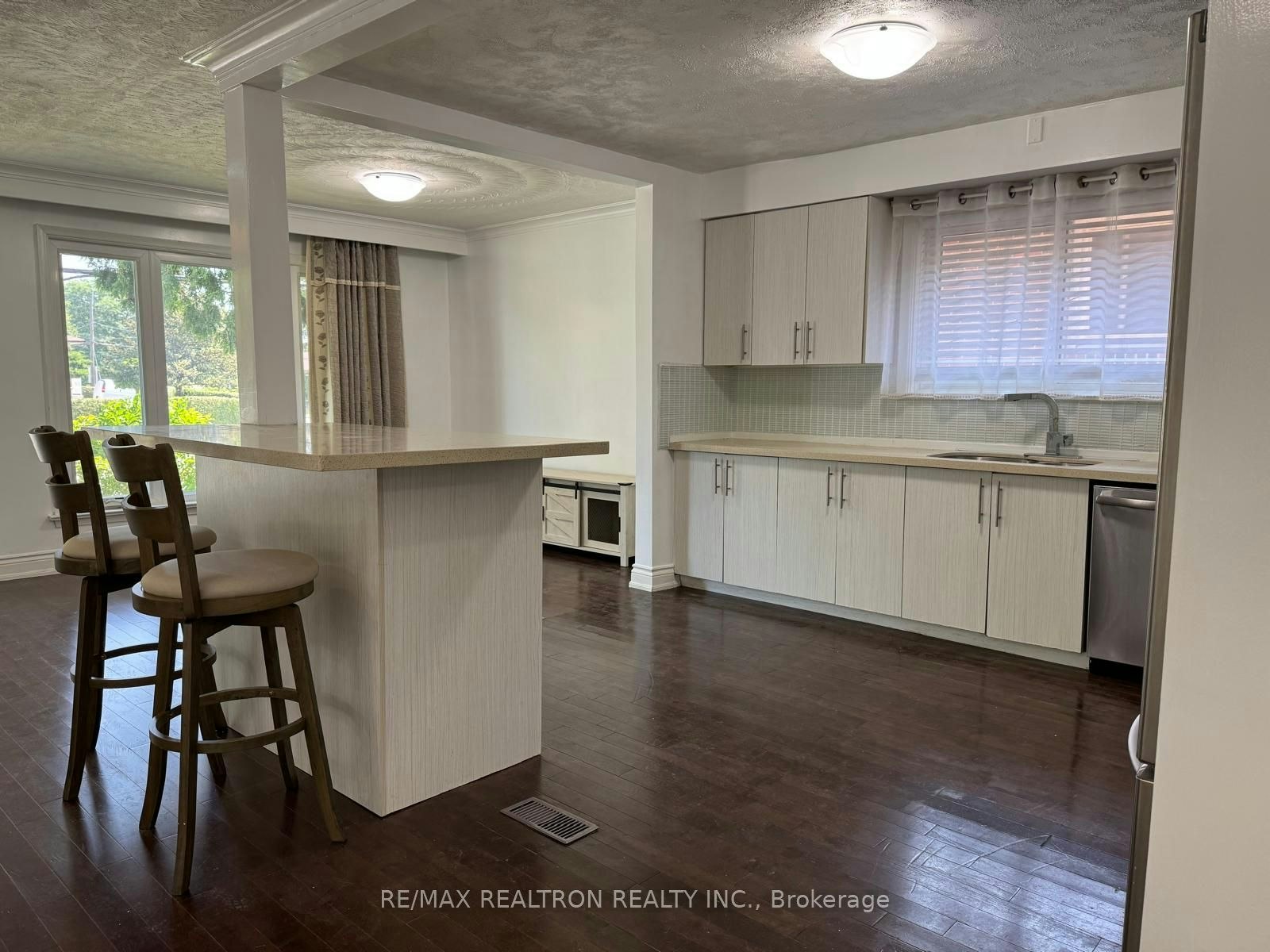 Main-926 Willowdale Avenue, Toronto, ON, M2M 3C1 - 2