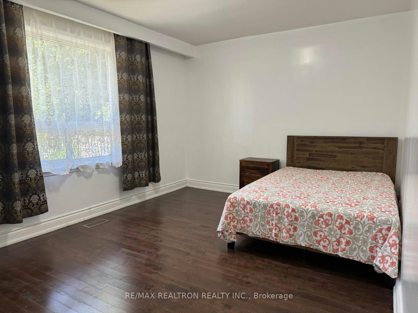 Main-926 Willowdale Avenue, Toronto, ON, M2M 3C1 - 12