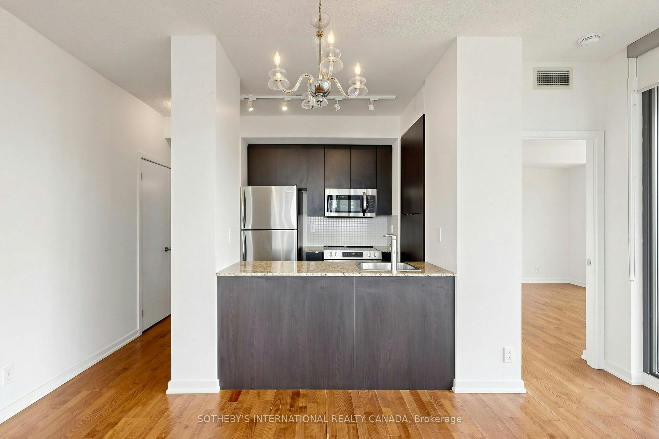 3601-33 Lombard Street, Toronto, ON, M5C 3H8 - 8