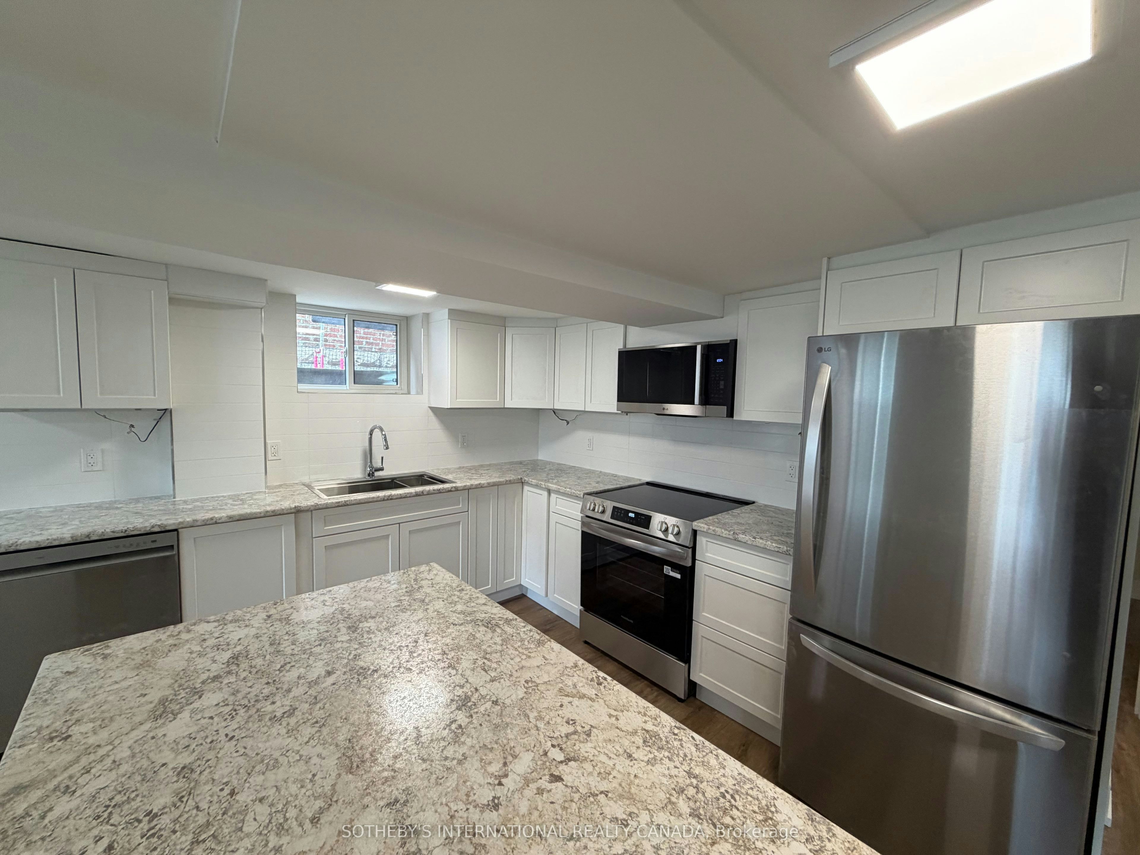 Lower-458A Oriole Parkway, Toronto, ON, M5P 2H8 - 4