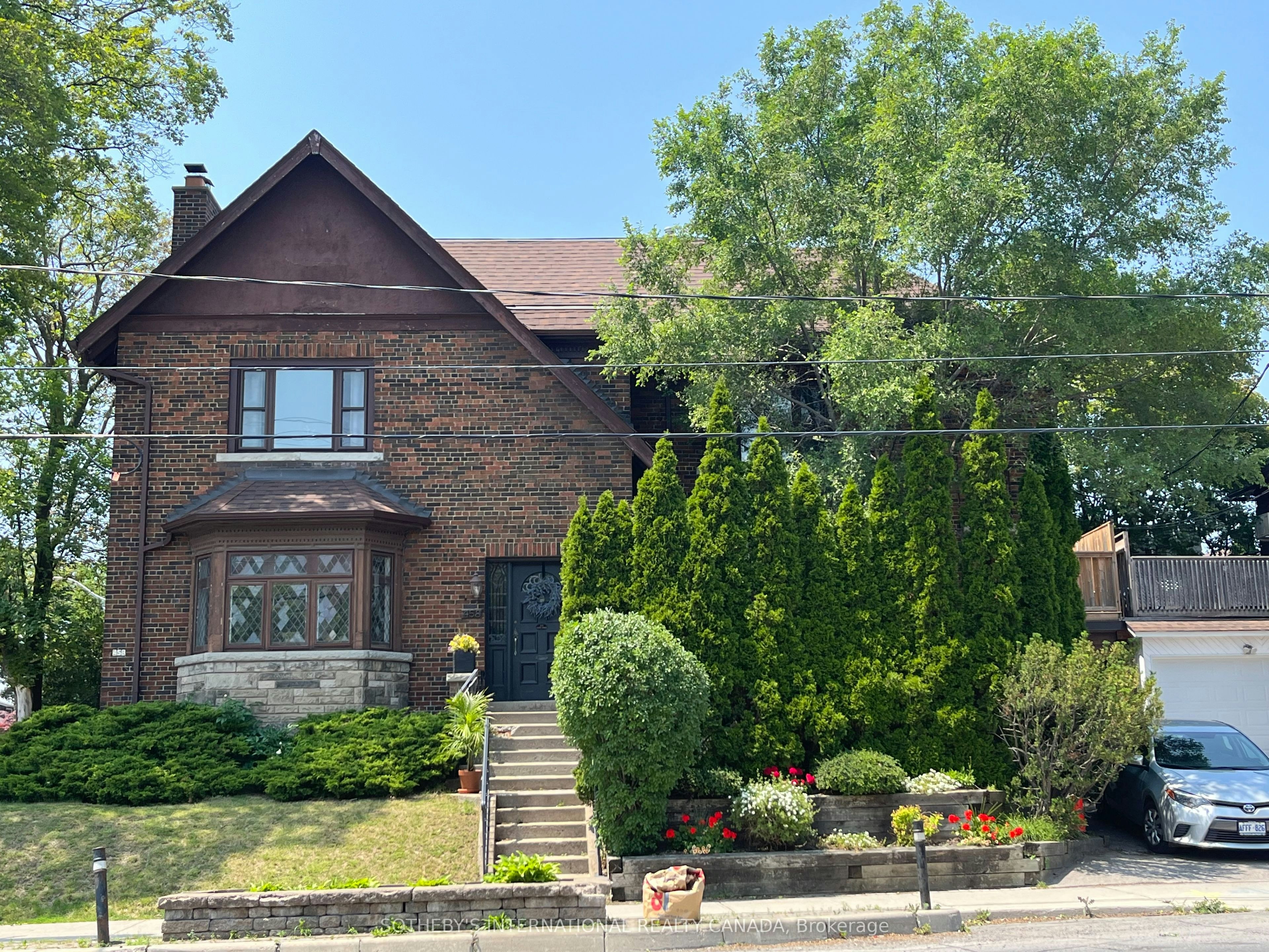 Lower-458A Oriole Parkway, Toronto, ON, M5P 2H8