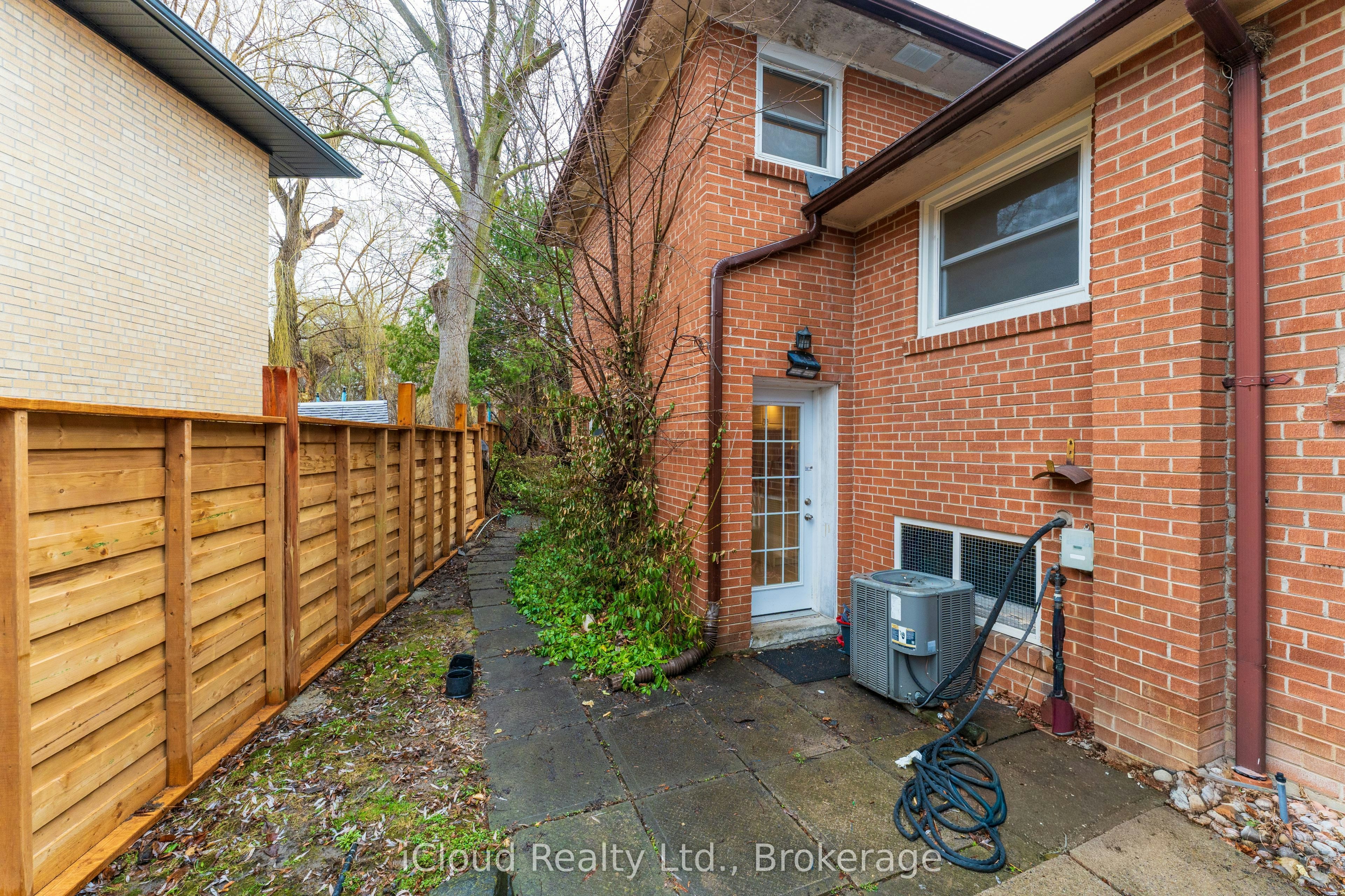 52 Montressor Drive, Toronto, ON, M2P 1Z2 - 25