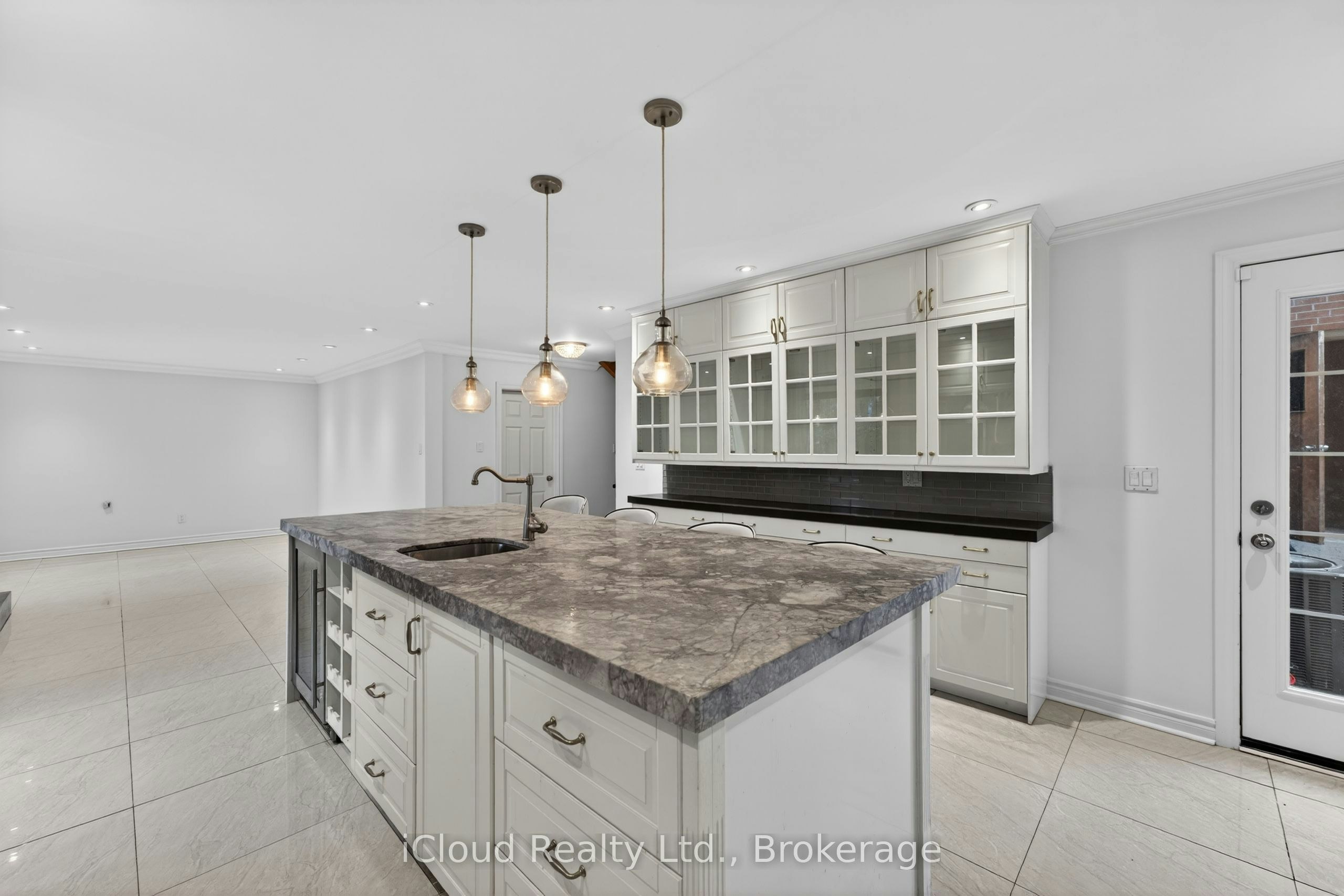 52 Montressor Drive, Toronto, ON, M2P 1Z2 - 6