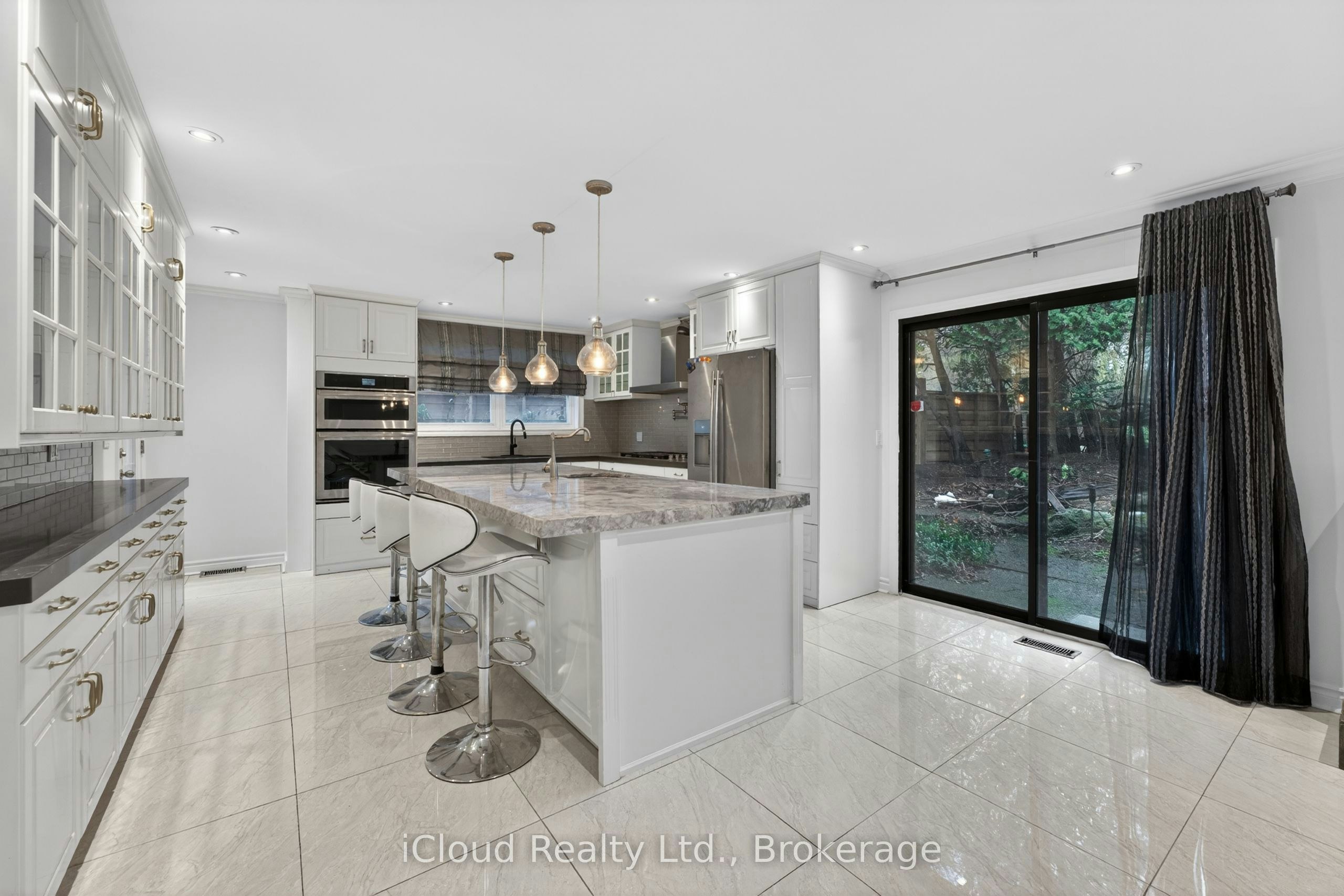 52 Montressor Drive, Toronto, ON, M2P 1Z2 - 2