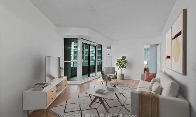 801-19 Grand Trunk Crescent