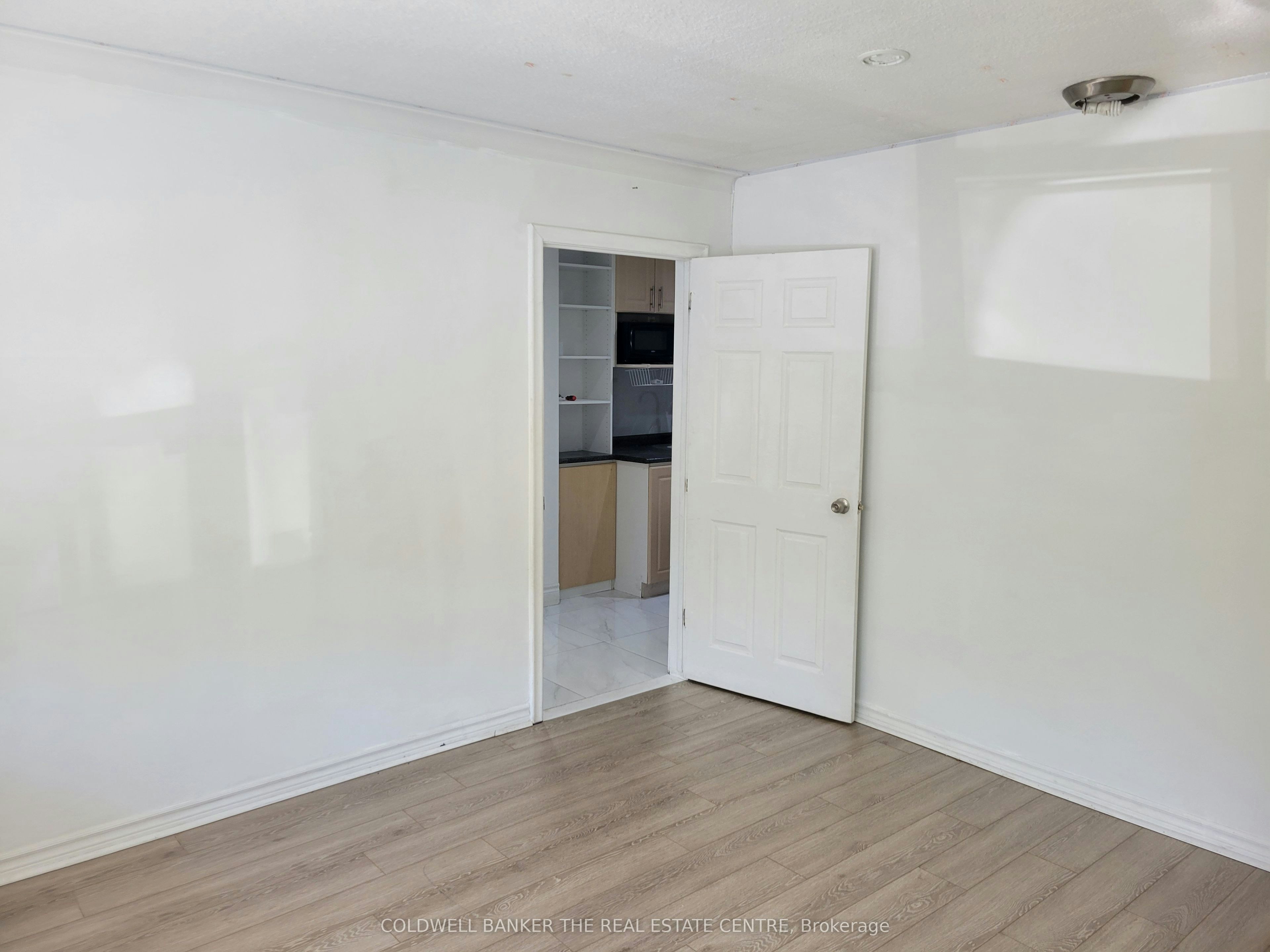 Unit B-2646 Victoria Park Avenue, Toronto, ON, M2J 4A6 - 3