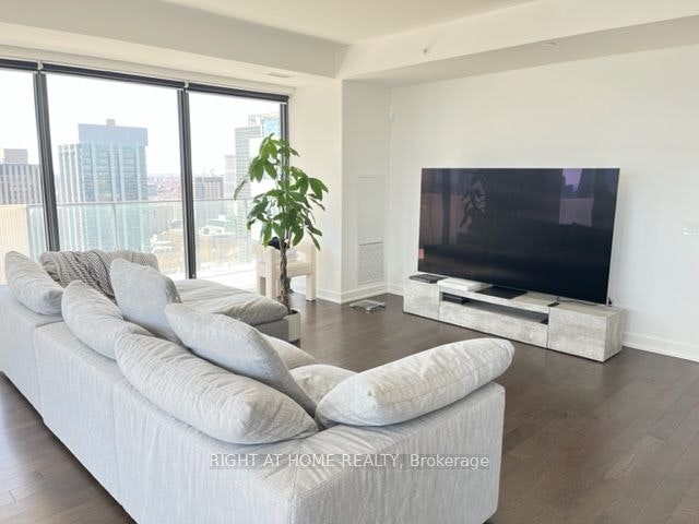 3803-20 Lombard Street S, Toronto, ON, M5C 0A7 - 8