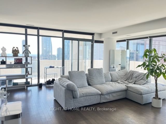 3803-20 Lombard Street S, Toronto, ON, M5C 0A7 - 7