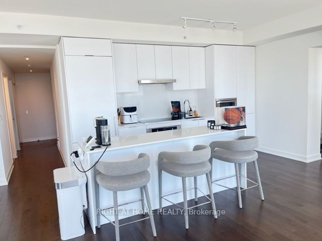3803-20 Lombard Street S, Toronto, ON, M5C 0A7 - 11