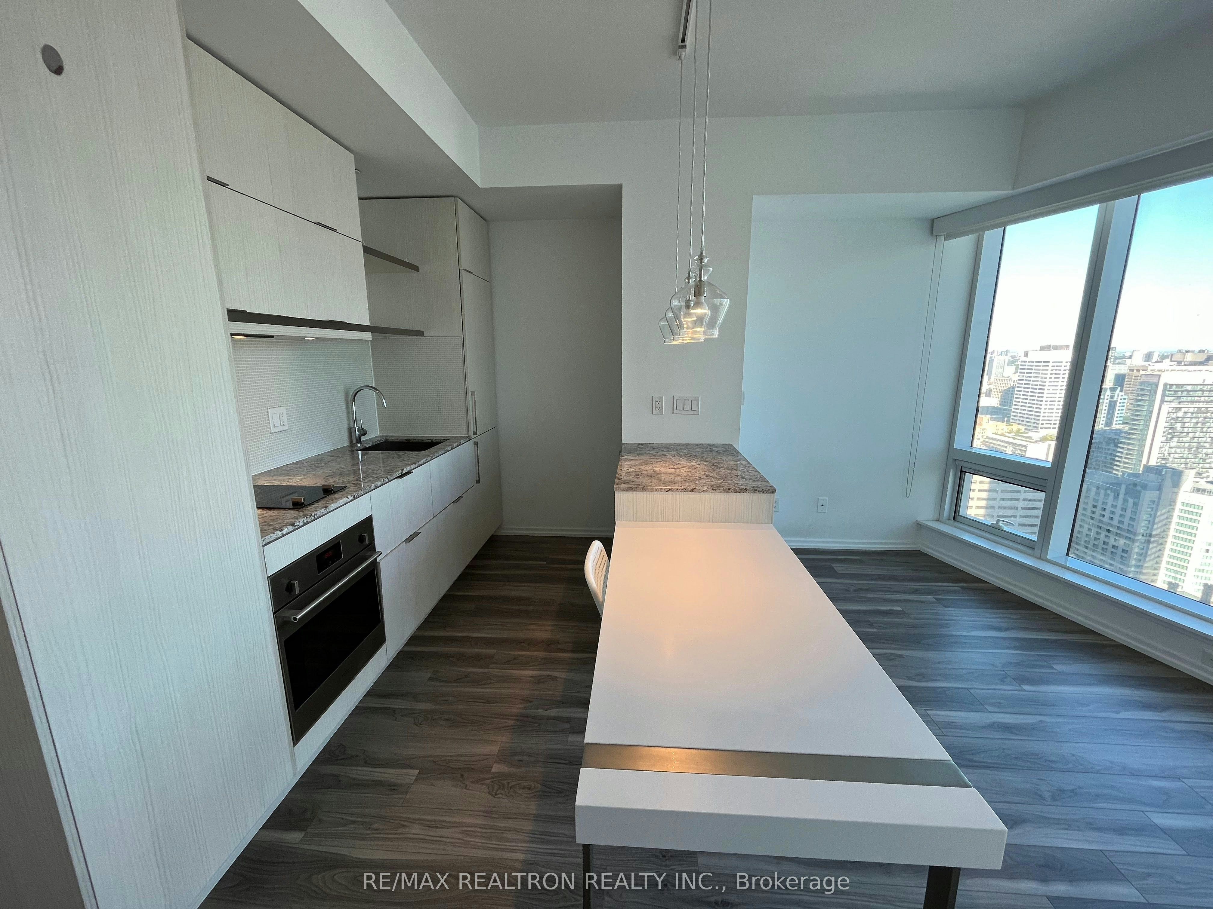 3113-197 Yonge Street, Toronto, ON, M5B 0C1 - 2