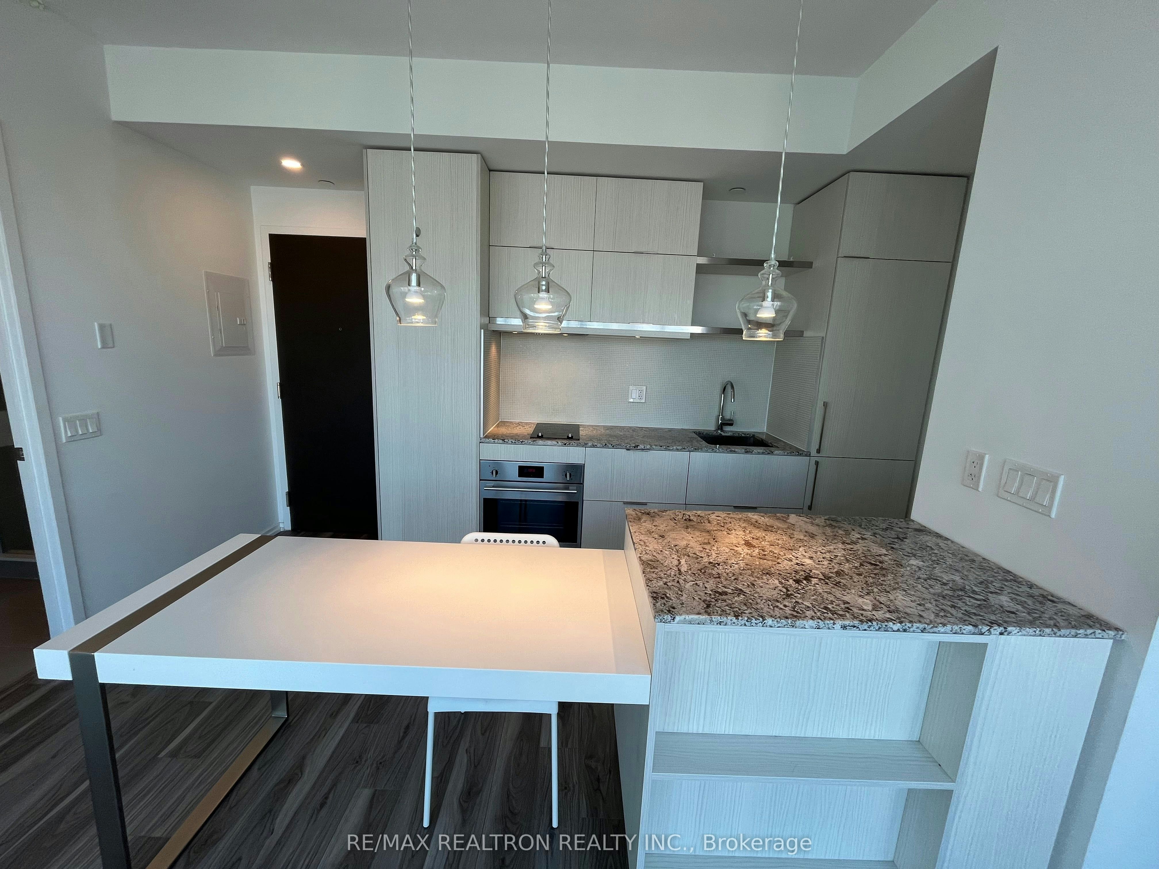 3113-197 Yonge Street, Toronto, ON, M5B 0C1 - 3