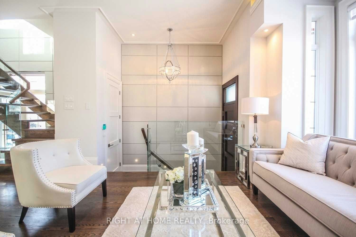 289 Connaught Avenue, Toronto, ON, M2M 1H7 - 2