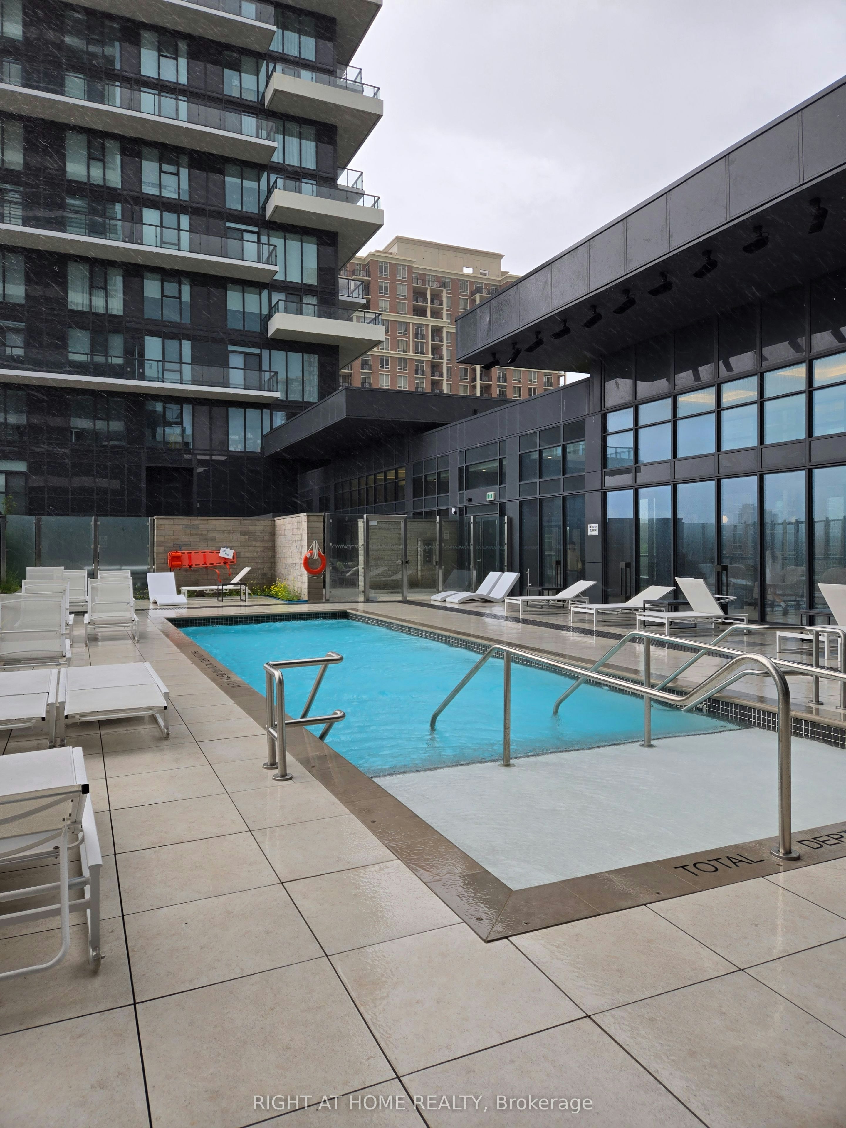 3311-30 Inn ON The Park Drive, Toronto, ON, M3C 0P7 - 28