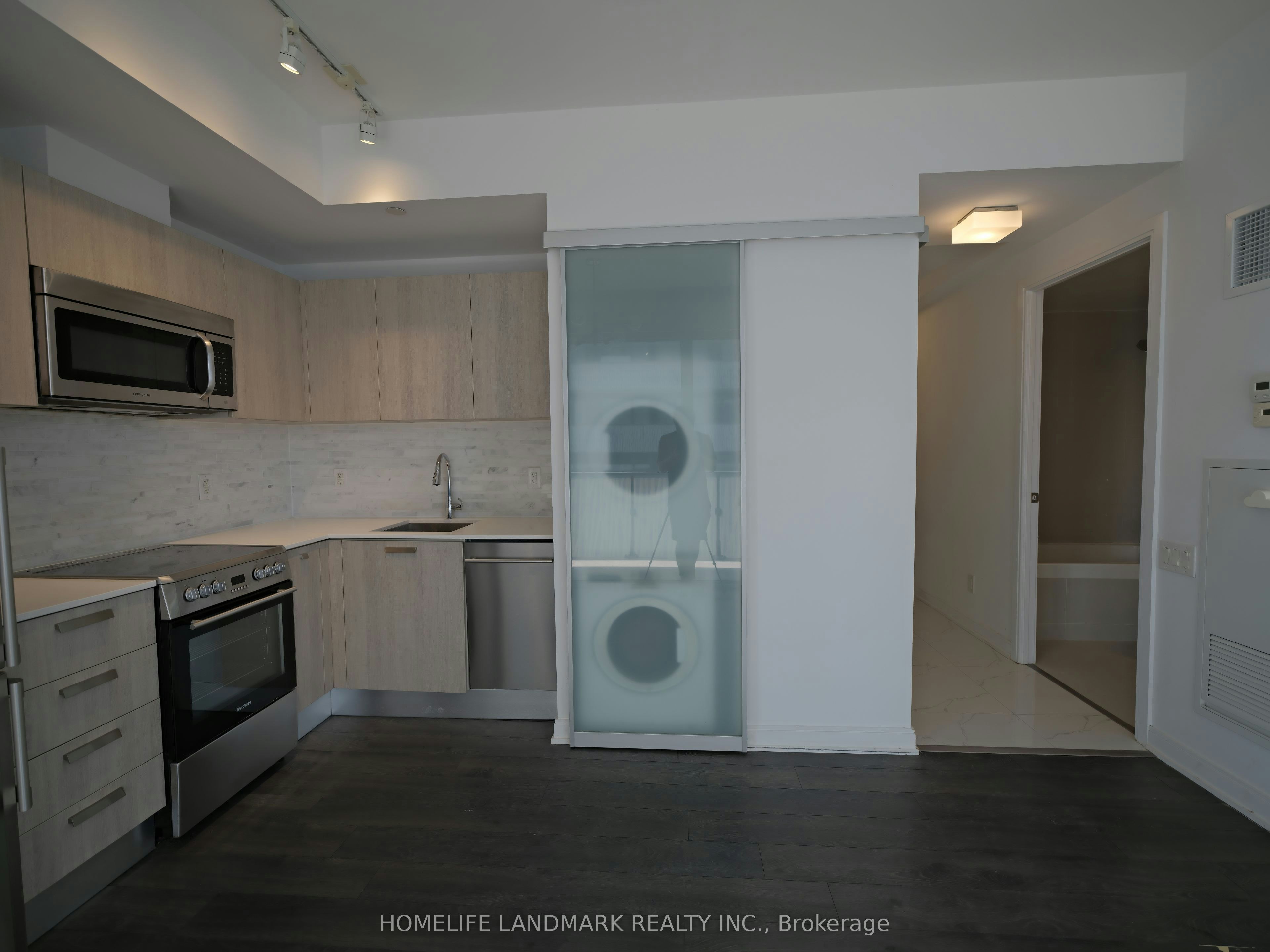 3110-42 Charles Street E, Toronto, ON, M4Y 1N3 - 3