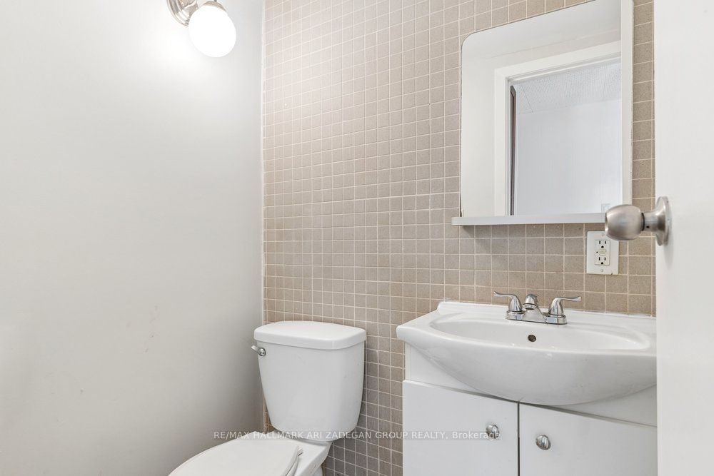 Lower Fl-231 Goulding Avenue, Toronto, ON, M2R 2P6 - 13