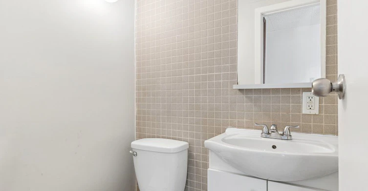 Lower Fl-231 Goulding Avenue, Toronto, ON, M2R 2P6 - 13