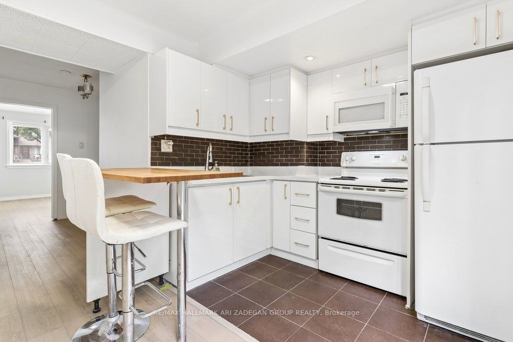 Lower Fl-231 Goulding Avenue, Toronto, ON, M2R 2P6 - 2