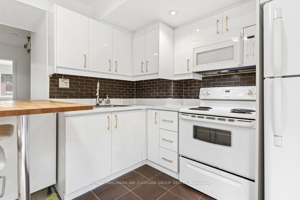 Lower Fl-231 Goulding Avenue, Toronto, ON, M2R 2P6 - 7