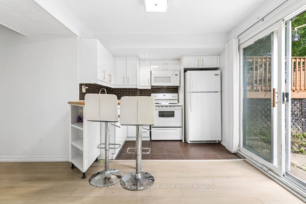 Lower Fl-231 Goulding Avenue, Toronto, ON, M2R 2P6 - 3