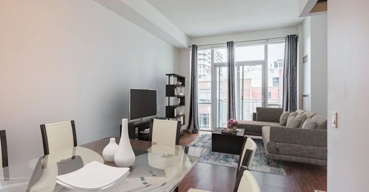 N401-116 George Street, Toronto, ON, M5A 2M5 - 2