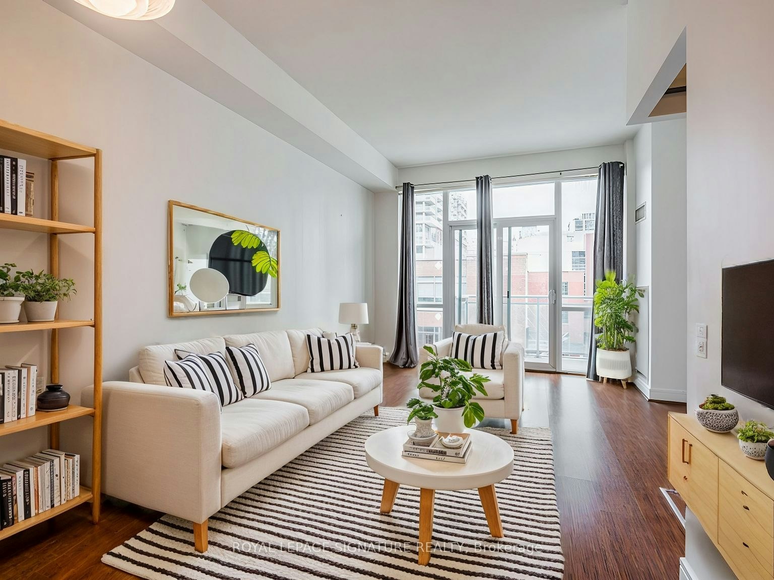 N401-116 George Street, Toronto, ON, M5A 2M5