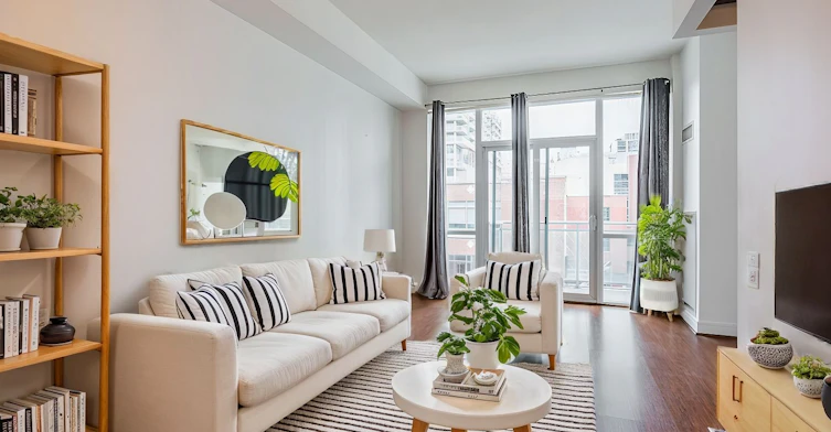 N401-116 George Street, Toronto, ON, M5A 2M5