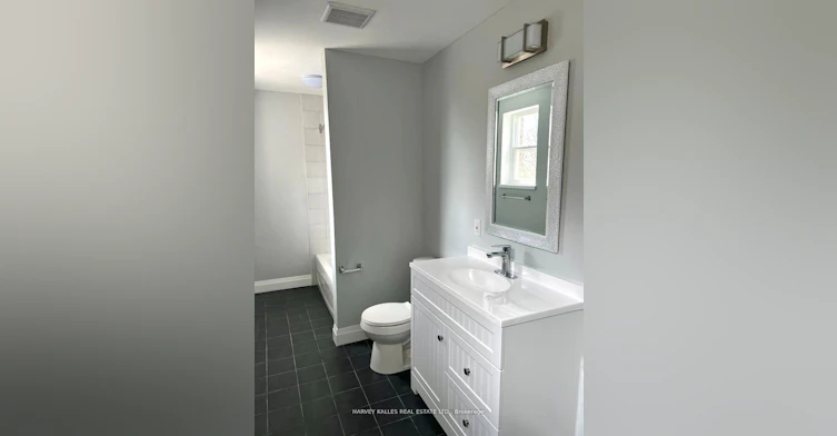Upper-202 Major Street, Toronto, ON, M5S 2L3 - 7