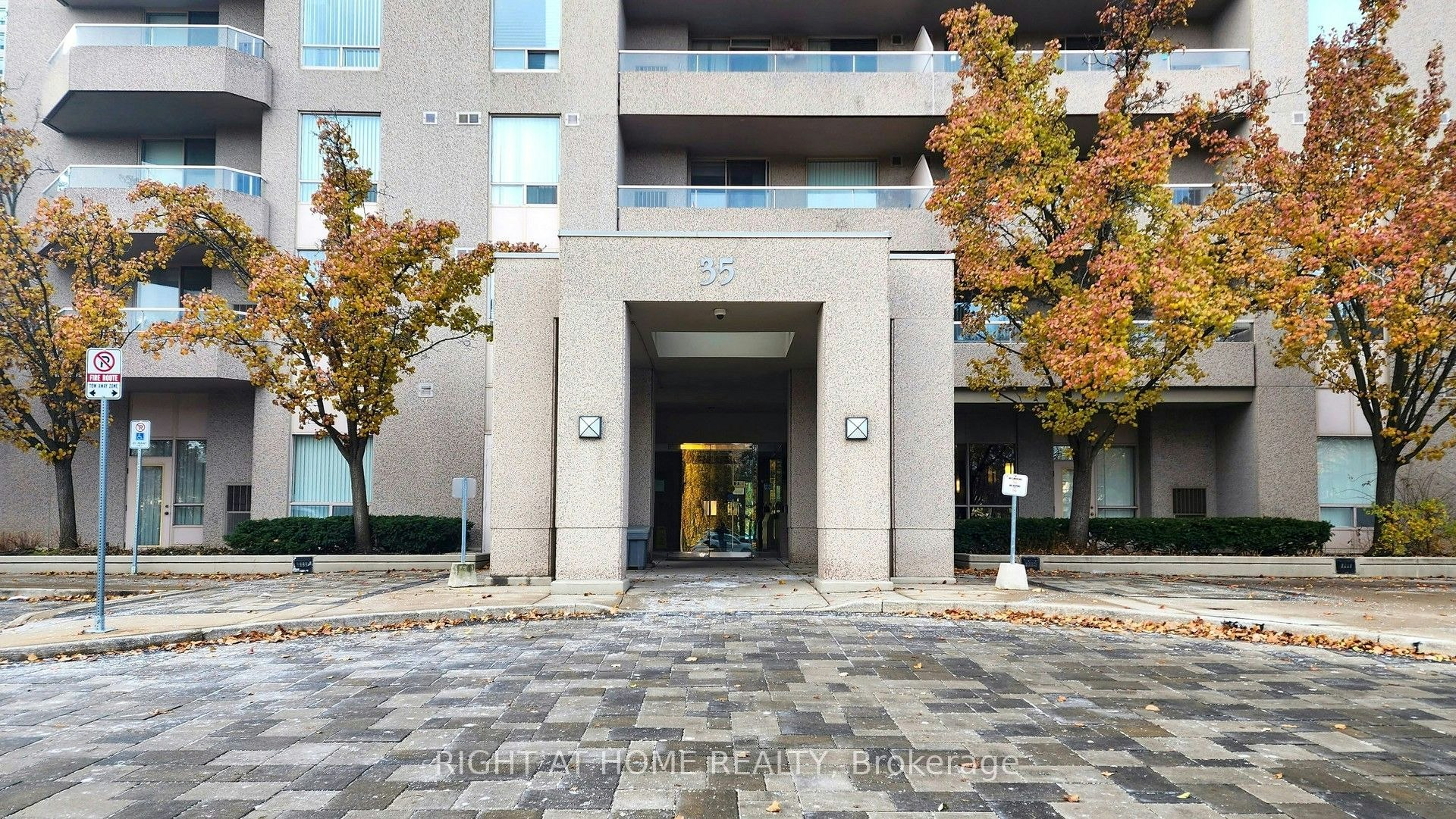 207-35 Empress Avenue, Toronto, ON, M2N 6T3 - 2