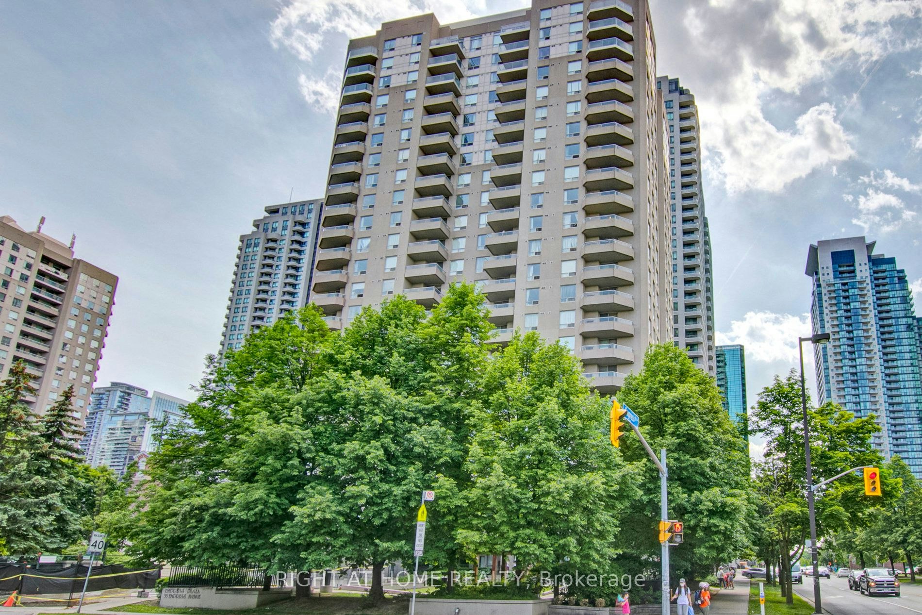 207-35 Empress Avenue, Toronto, ON, M2N 6T3