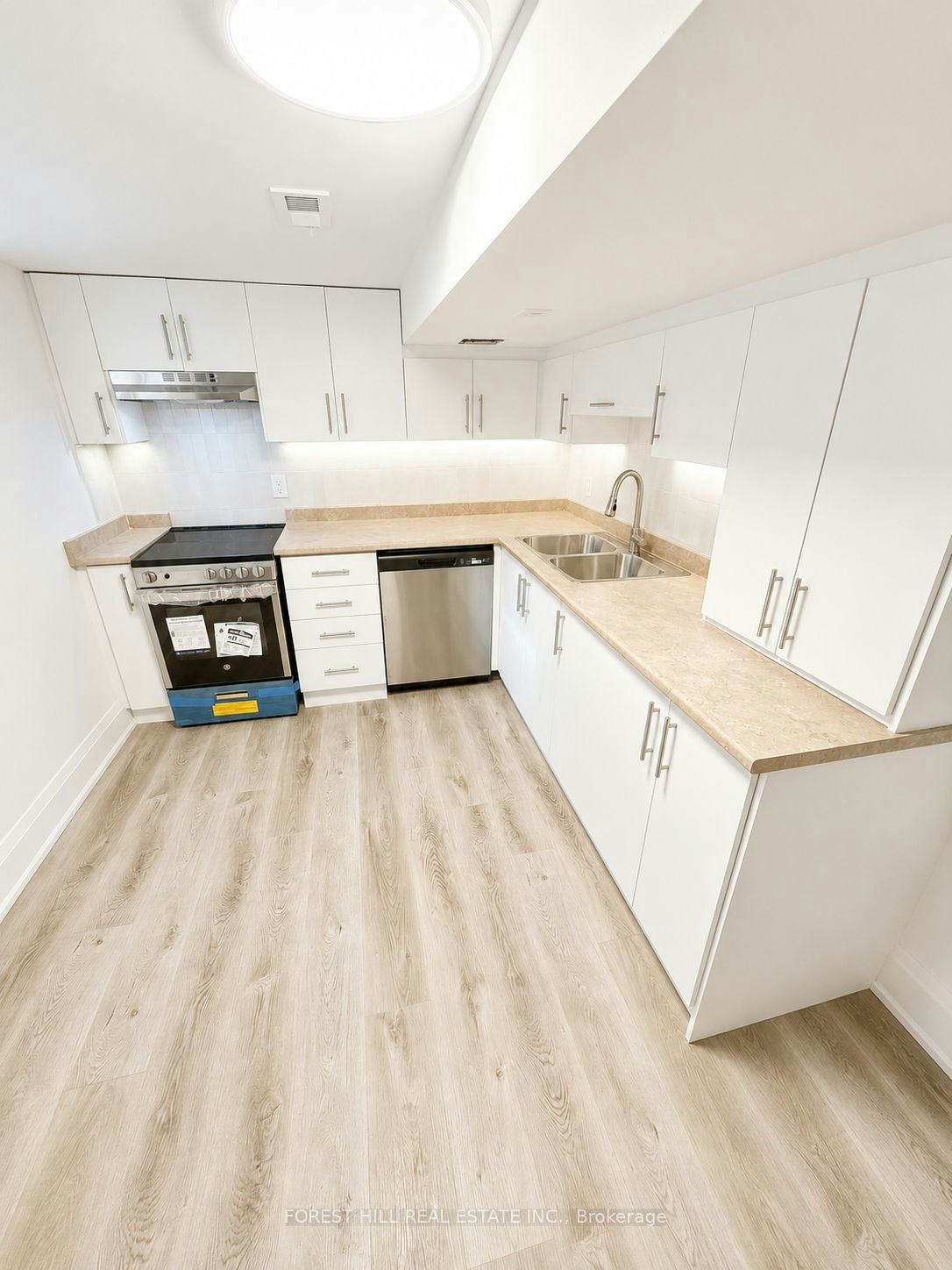 Lower-43 Belvidere Avenue, Toronto, ON, M6C 1P7 - 3