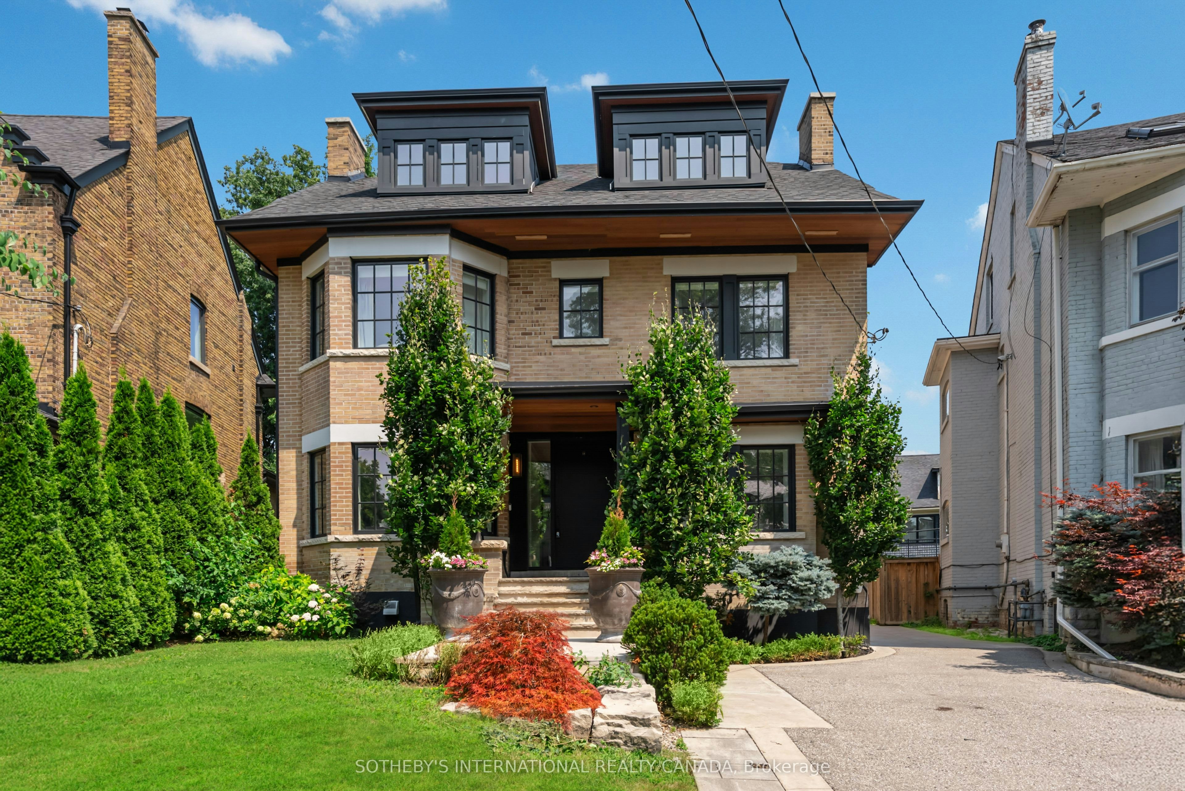 60 St Andrews Gardens, Toronto, ON, M4W 2E1