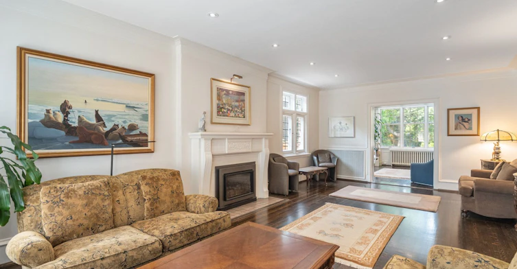 14 Dewbourne Avenue, Toronto, ON, M5P 1Z4 - 6