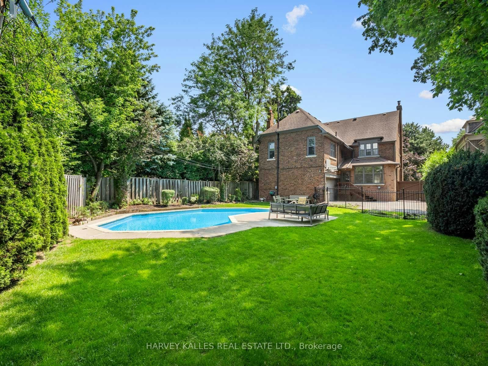 14 Dewbourne Avenue, Toronto, ON, M5P 1Z4 - 31