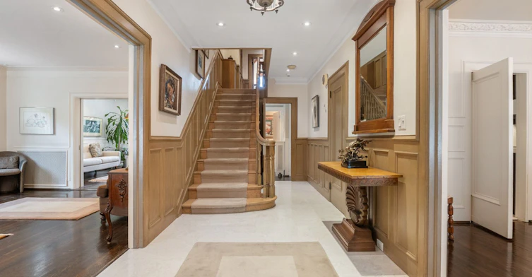 14 Dewbourne Avenue, Toronto, ON, M5P 1Z4 - 4