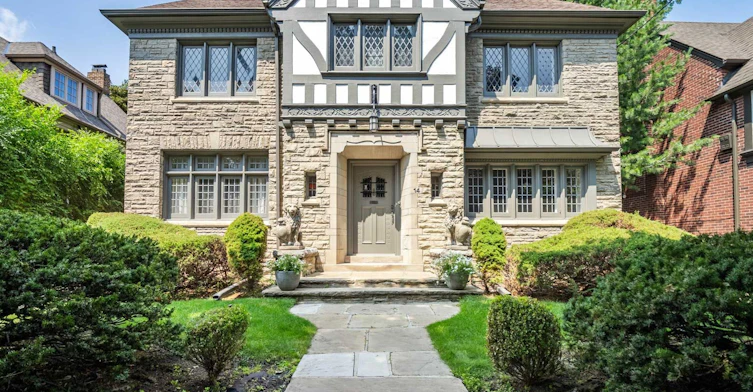 14 Dewbourne Avenue, Toronto, ON, M5P 1Z4
