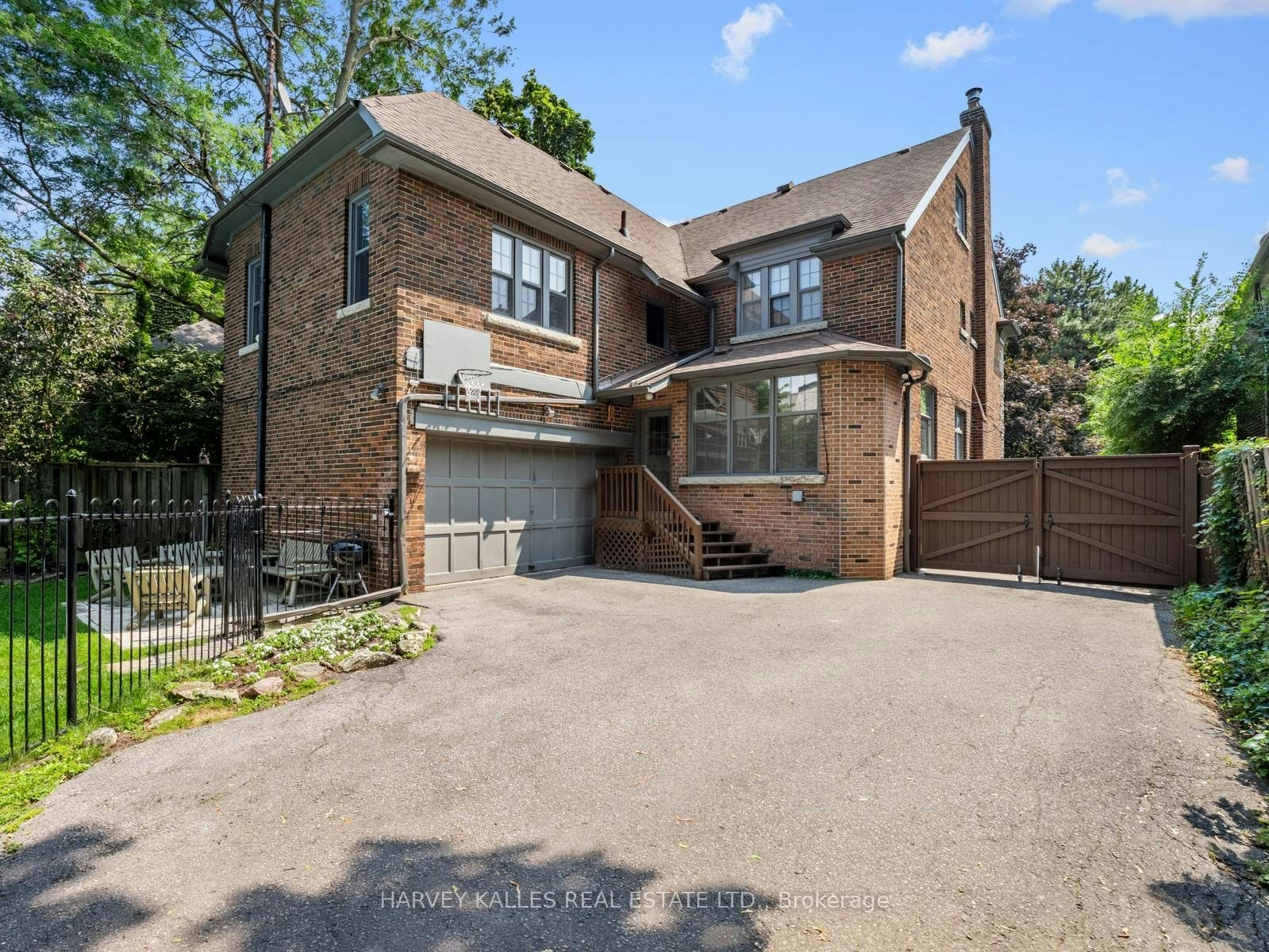 14 Dewbourne Avenue, Toronto, ON, M5P 1Z4 - 33
