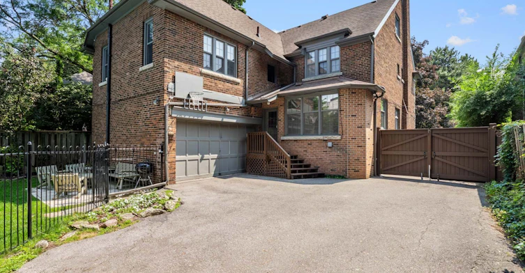 14 Dewbourne Avenue, Toronto, ON, M5P 1Z4 - 33