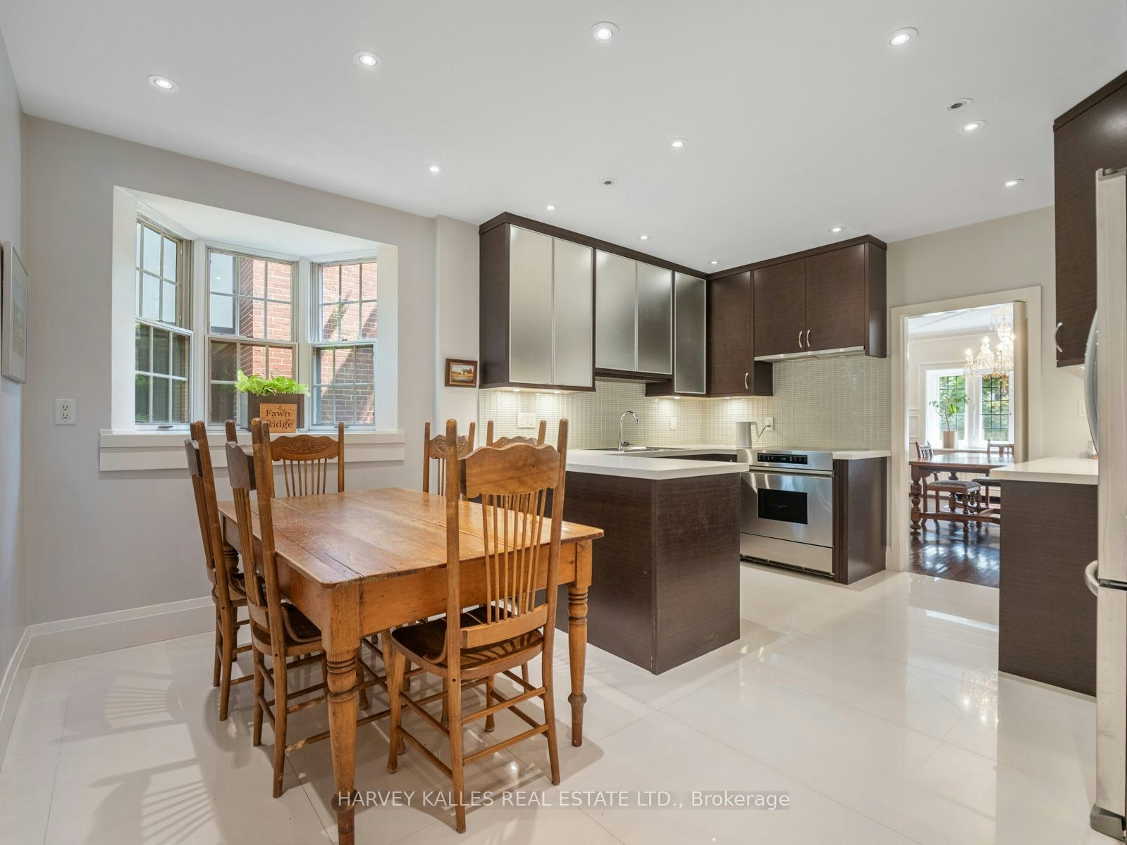 14 Dewbourne Avenue, Toronto, ON, M5P 1Z4 - 8