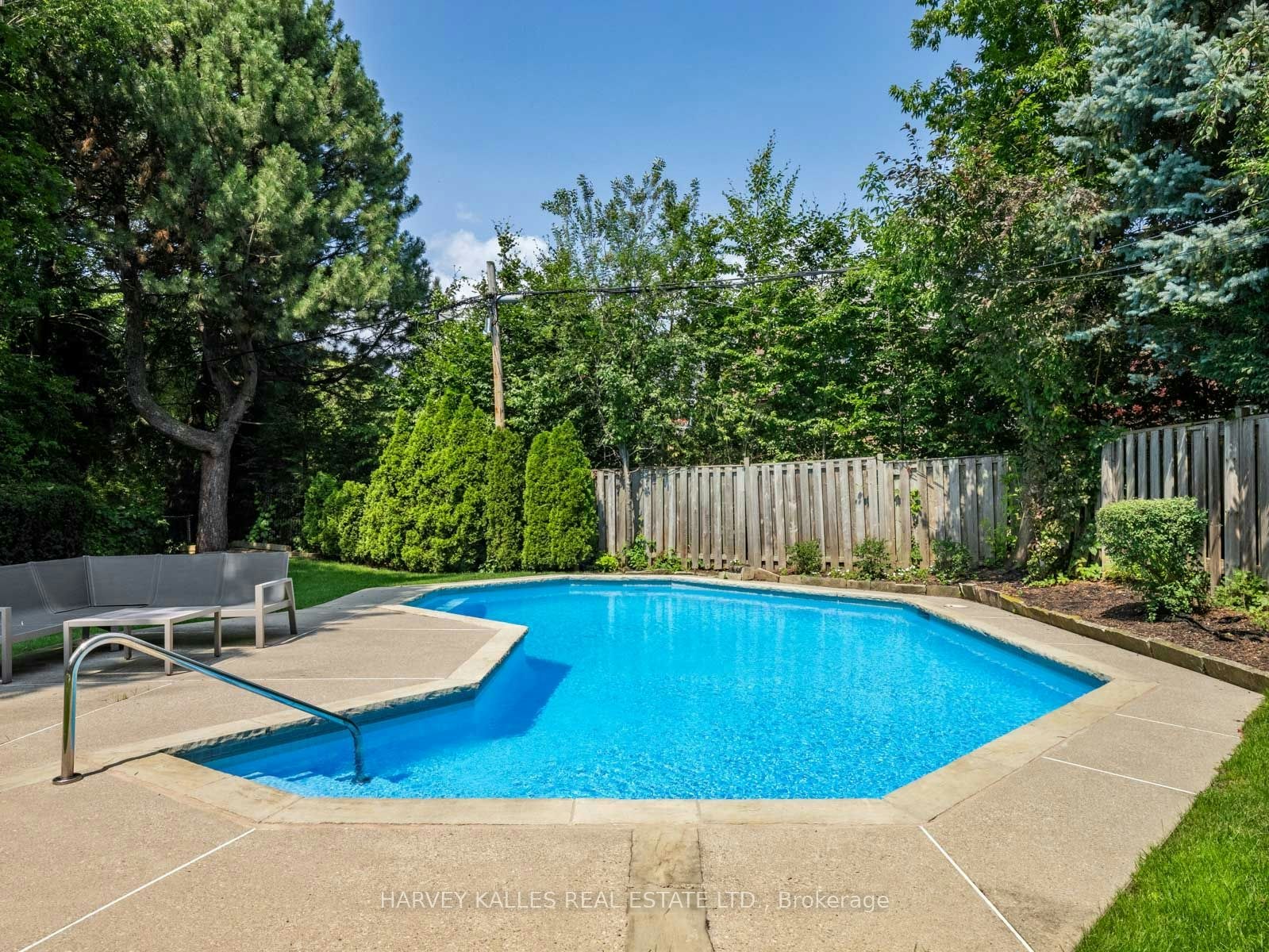 14 Dewbourne Avenue, Toronto, ON, M5P 1Z4 - 32