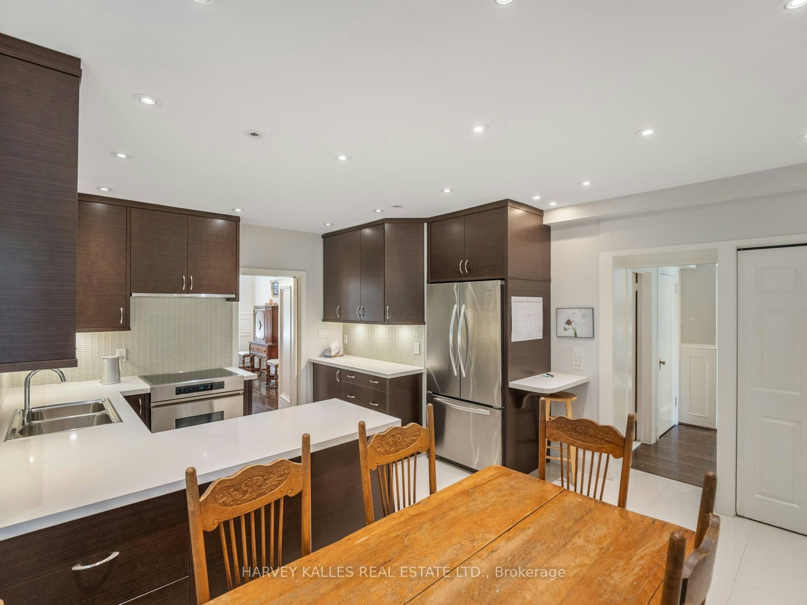 14 Dewbourne Avenue, Toronto, ON, M5P 1Z4 - 9
