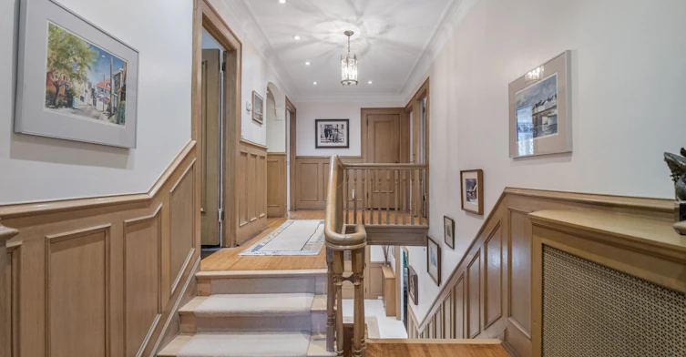 14 Dewbourne Avenue, Toronto, ON, M5P 1Z4 - 12