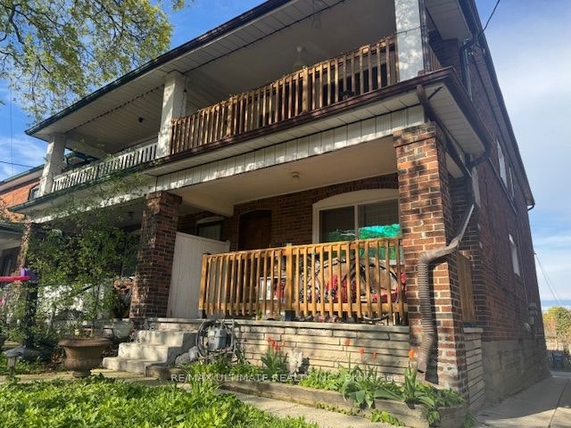 127 Robina Avenue, Toronto, ON, M6C 3Y8