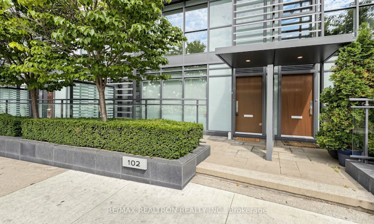 102 Fort York Boulevard