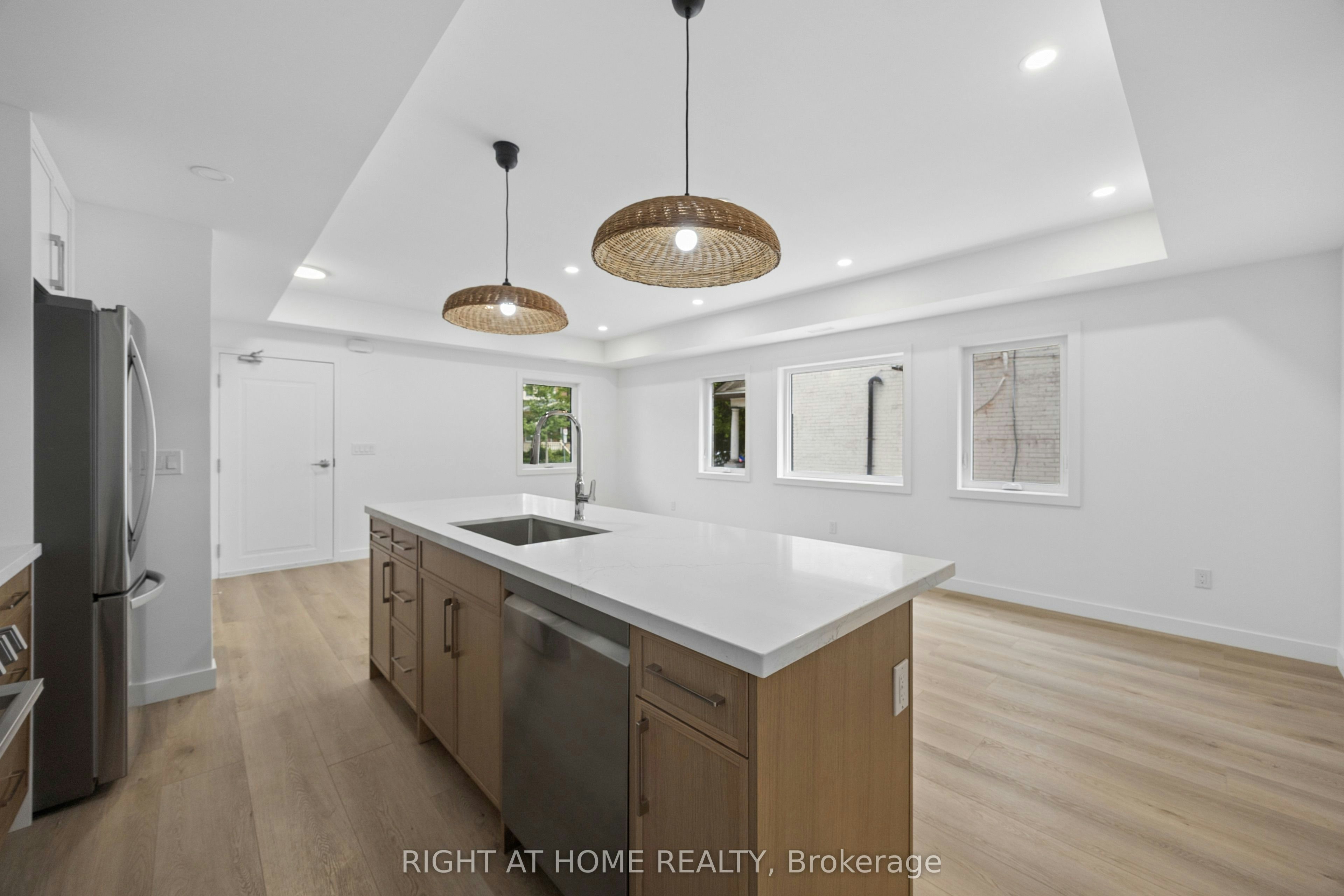 2-91 Barton Avenue, Toronto, ON, M6G 1P7 - 11