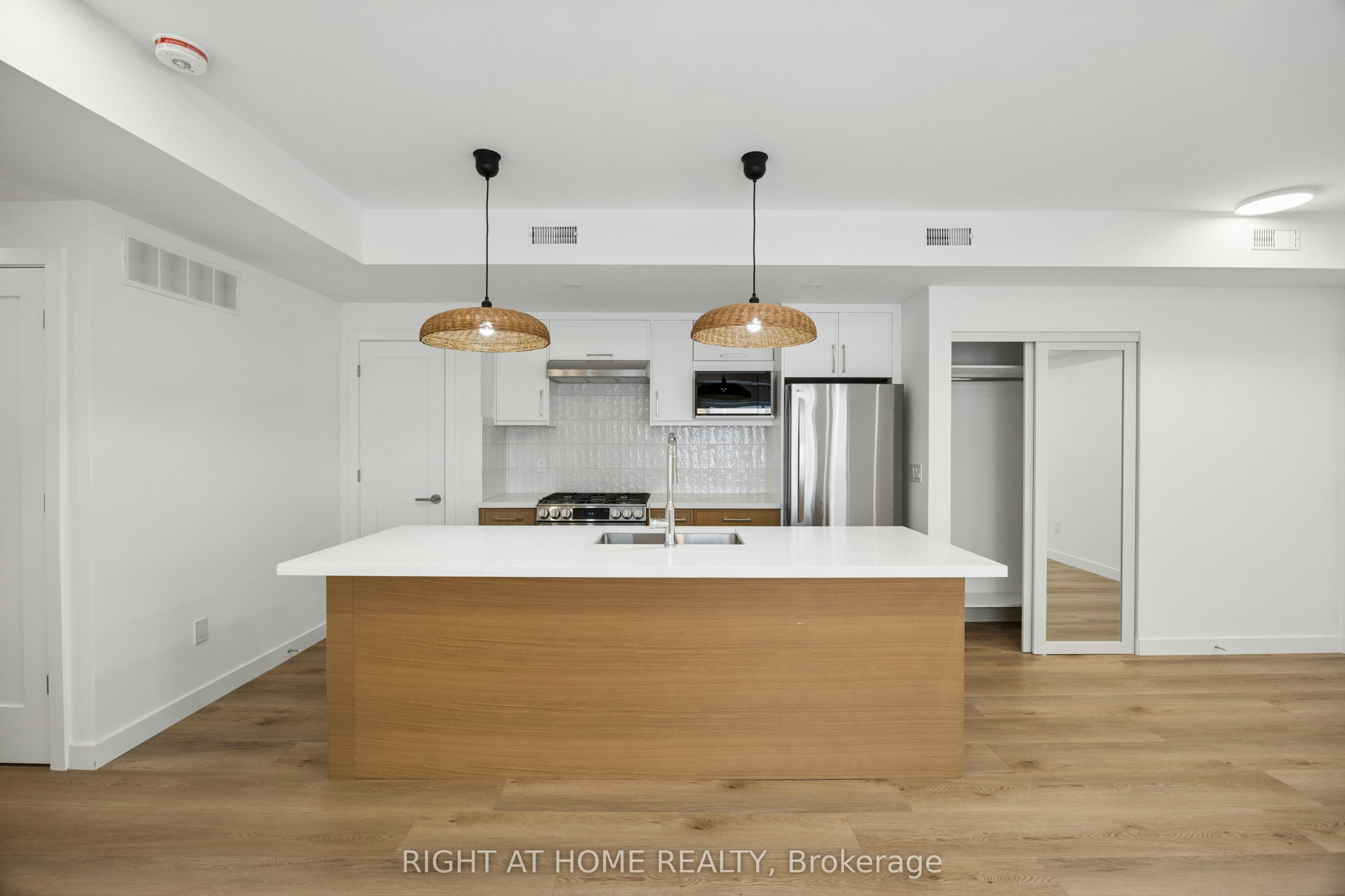 2-91 Barton Avenue, Toronto, ON, M6G 1P7 - 9